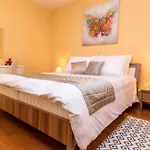 Lara, Family Retreat With Sea View & Pool *