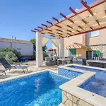 Lara, Family Retreat With Sea View & Pool * Sveti Filip i Jakov