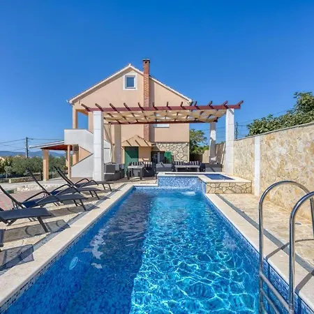 Lara, Family Retreat With Sea View & Pool Sveti Filip i Jakov