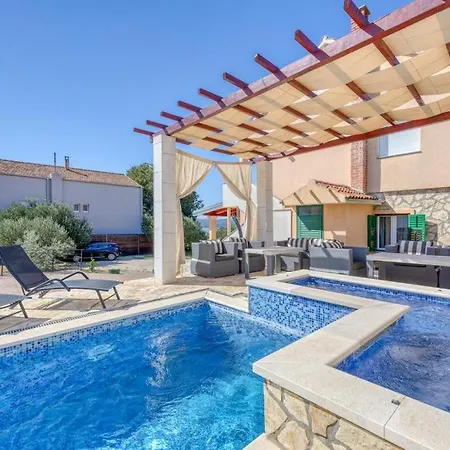 Lara, Family Retreat With Sea View & Pool * Sveti Filip i Jakov