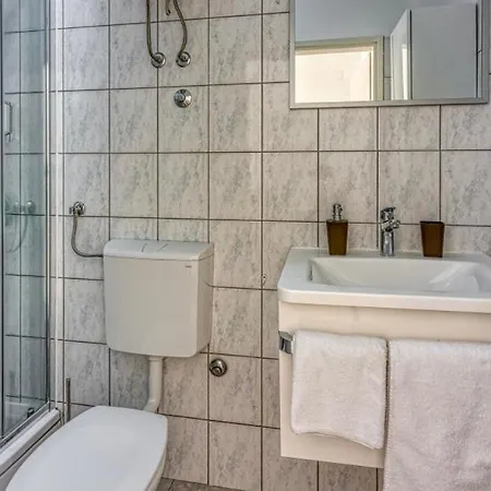 Villa Olive Haven, Family Pool Retreat Casa vacanze *