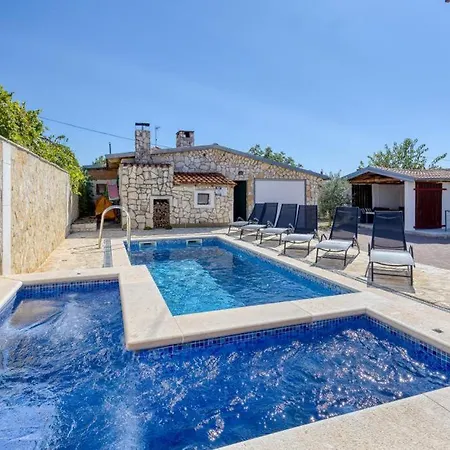 Villa Olive Haven, Family Pool Retreat Sveti Filip i Jakov