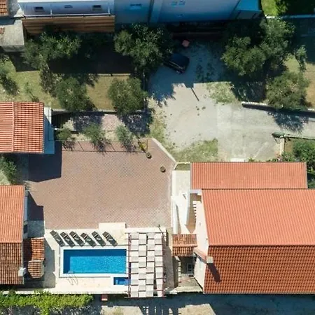 Feriehus Olive Haven, Family Pool Retreat Sveti Filip i Jakov
