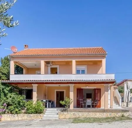 Vakantiehuis Lara, Family Retreat With Sea View & Pool *