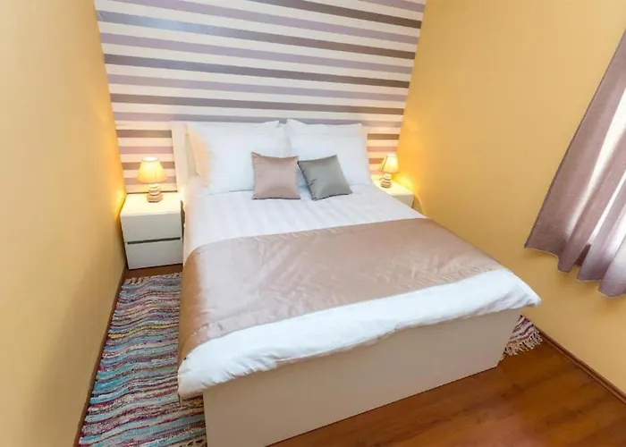 Lara, Family Retreat With Sea View & Pool Свети-Филип-и-Яков