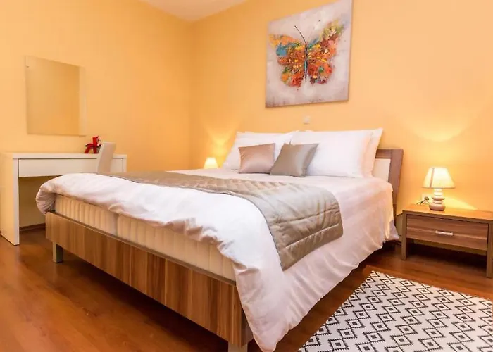 Lara, Family Retreat With Sea View & Pool *