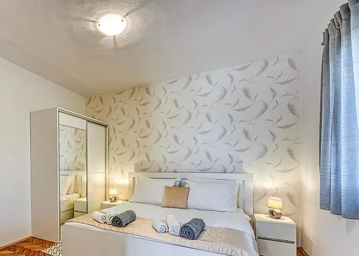 Lara, Family Retreat With Sea View & Pool Свети-Филип-и-Яков