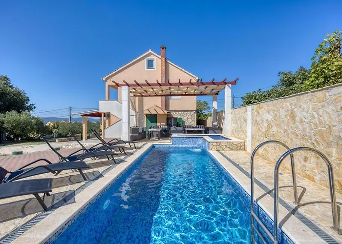 Lara, Family Retreat With Sea View & Pool Свети-Филип-и-Яков