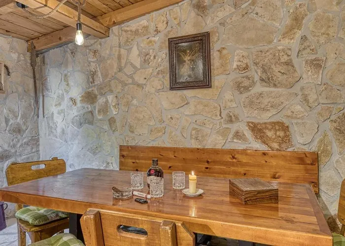 Дом отдыха Lara, Family Retreat With Sea View & Pool