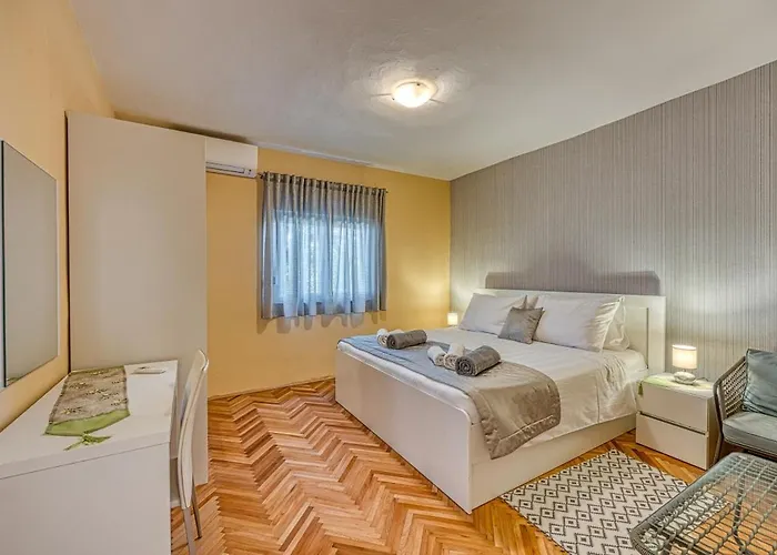 Lara, Family Retreat With Sea View & Pool * Свети-Филип-и-Яков