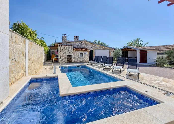 Lara, Family Retreat With Sea View & Pool Свети-Филип-и-Яков