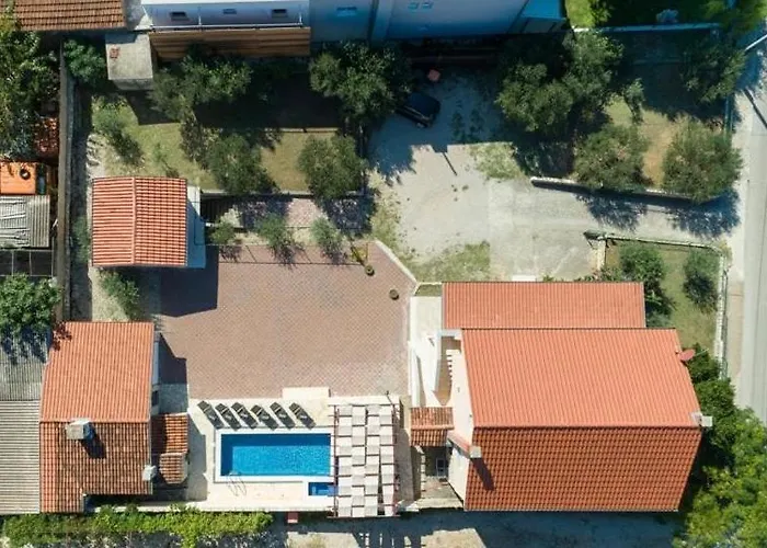 Дом отдыха Lara, Family Retreat With Sea View & Pool Свети-Филип-и-Яков