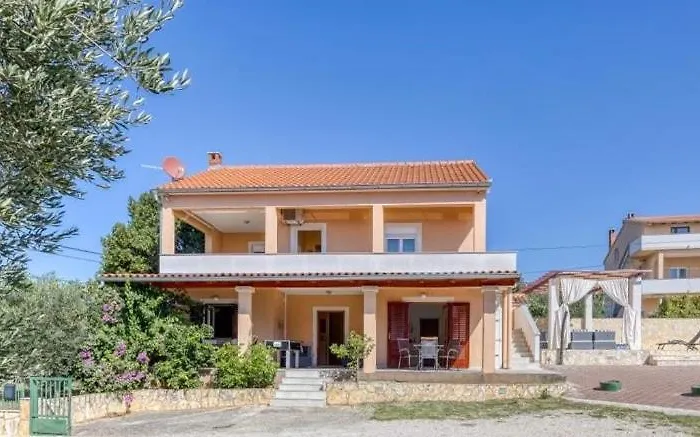 Дом отдыха Lara, Family Retreat With Sea View & Pool *